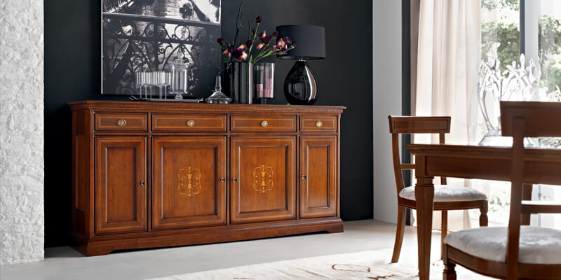 credenza antica in cucina moderna