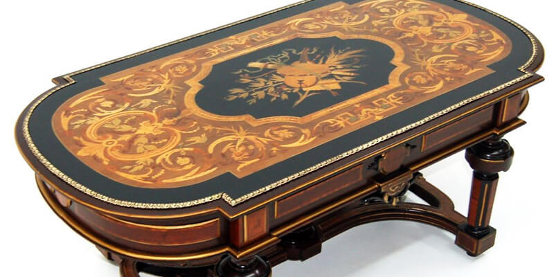 tavoli in stile antico