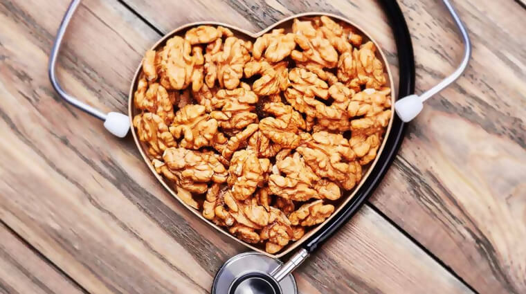 mangiare noci fa bene